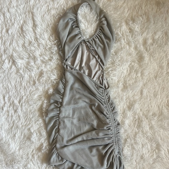 KEYHOLE RUCHED MINI DRESS IN SILVER - Picture 3 of 3